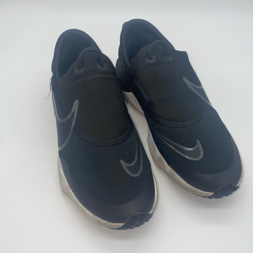 Girls Sz 2 Black Nike shoes